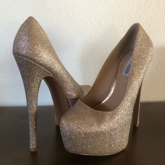 Steve Madden Dejavu Platform Pumps - Picture 2 of 7